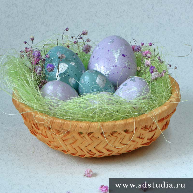 Декор пасхальных яиц поталью Декор пасхальных яиц поталью в хлопьях