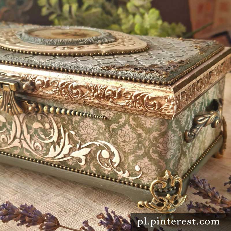 Декор шкатулки поталью Пример декора шкатулки поталью в смешанной технике с объемным узором