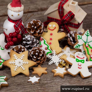 Новогодний декор ручной работы из шишек