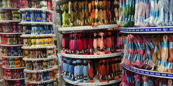Разноцветное мулине для вышивки в магазине