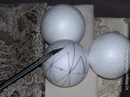 Разметка пенопластового шара для создания шариков кимекоми