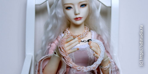 Миниатюрное кукольное ожерелье из бисера
