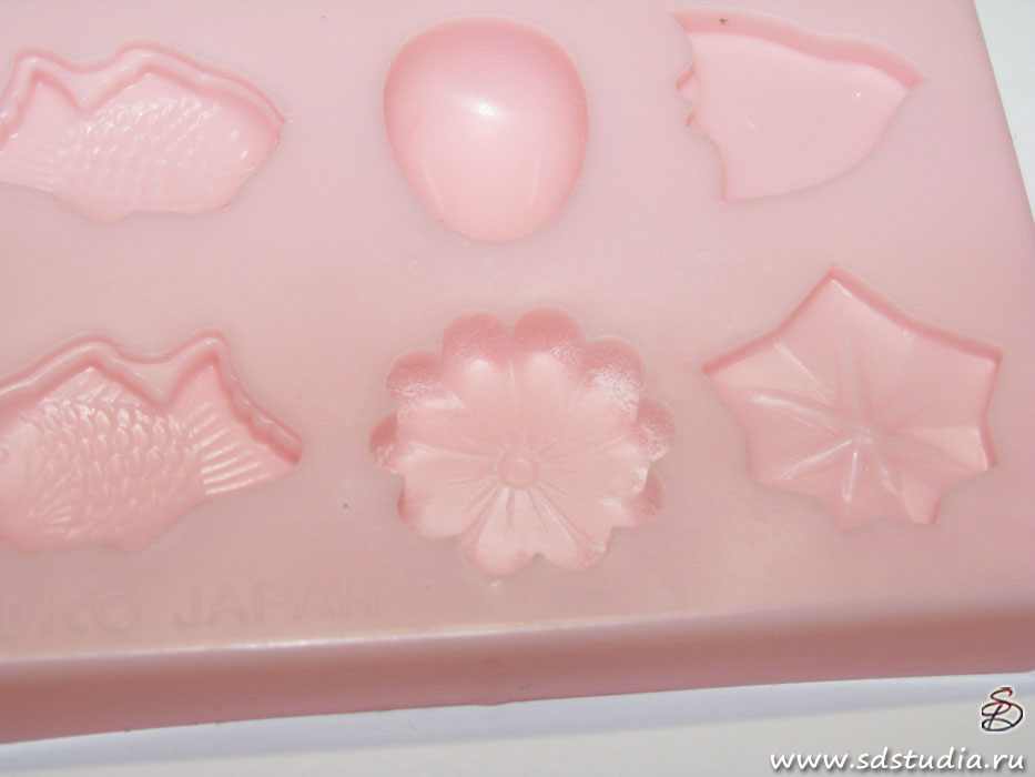 Лепка национальных японских сладостей вагаси из запекаемого пластика с помощью формы Padico