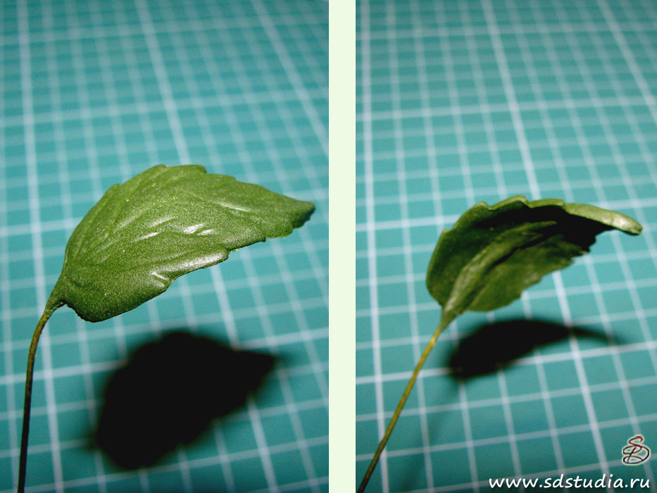 Лепка листика для цветка из пластики Hearty Soft с помощью формы Makins